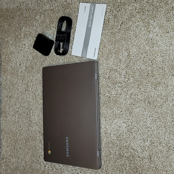 BRAND NEW Samsung Chromebook - Picture 4 of 10